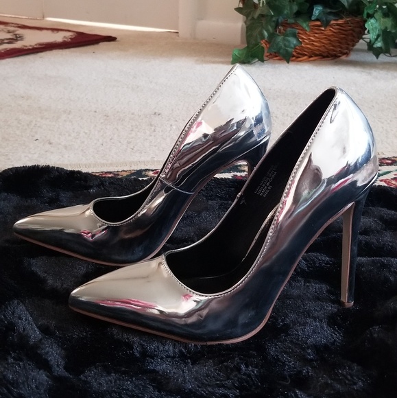 Pointed toe heel - Picture 4 of 7